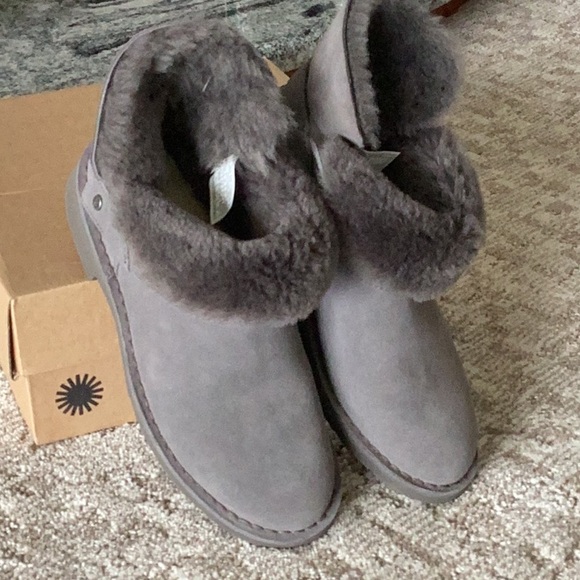 UGG ZARIYAH CHARCOAL ANKLE BOOTS - Picture 6 of 15